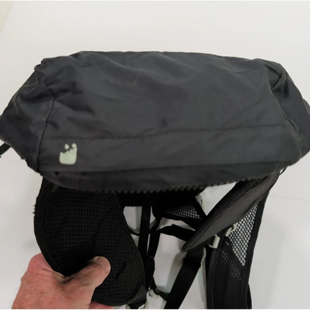 McKinley Cross CT 20 Daypack - 20L Hiking & Travel Backpack - Black